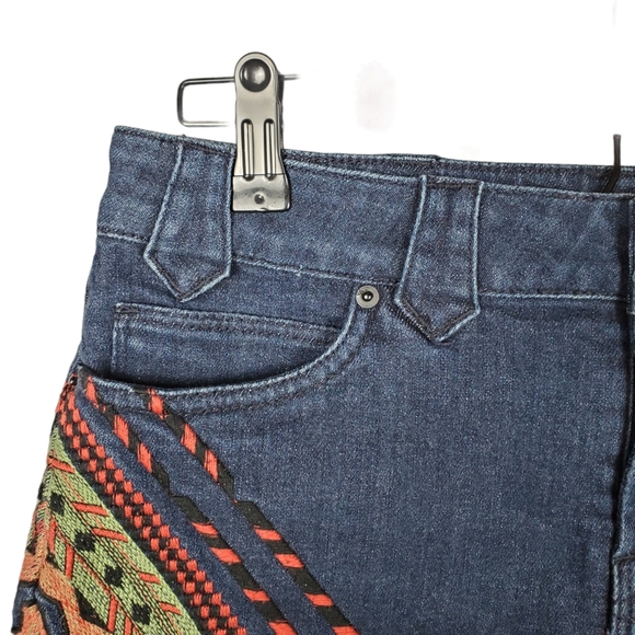 BDG Southwest Tribal Embroidered
Jean Shorts 27 - Picture 5 of 13